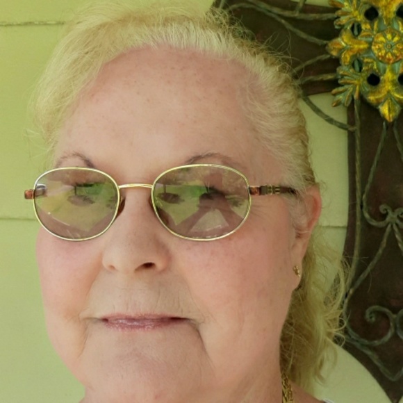 Meet your Posher, Sharon - Picture 1 of 1